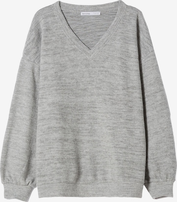 Bershka Sweater in Grey: front