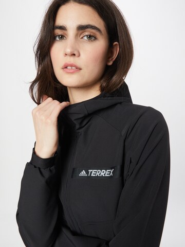 ADIDAS TERREX - Chaqueta de montaña en negro