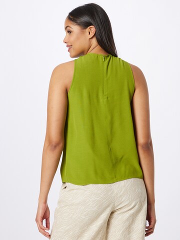 Tricou de la Aware pe verde