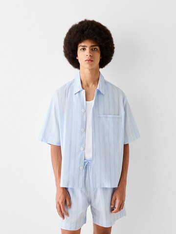 Bershka Comfort fit Button Up Shirt in Blue: front