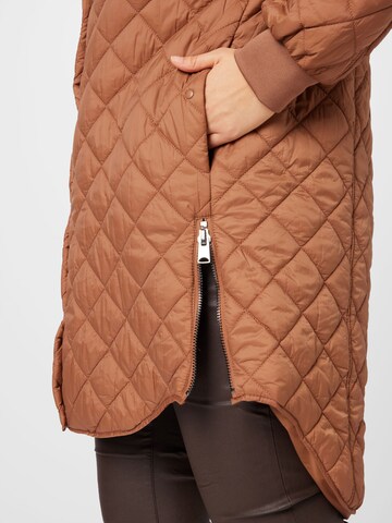 Vero Moda Curve Between-Season Jacket 'HAYLE' in Brown