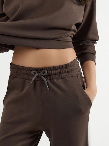 Hiccup - Fato de jogging em castanho