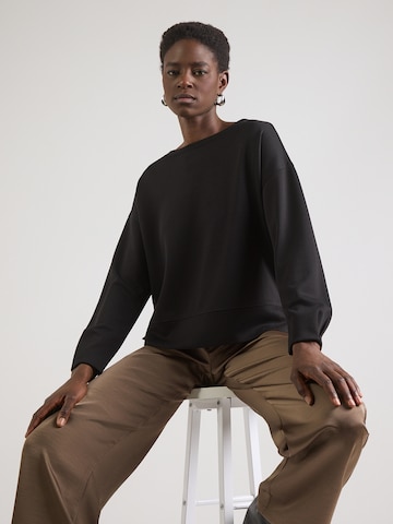 Bluză de molton de la COMMA pe negru: față