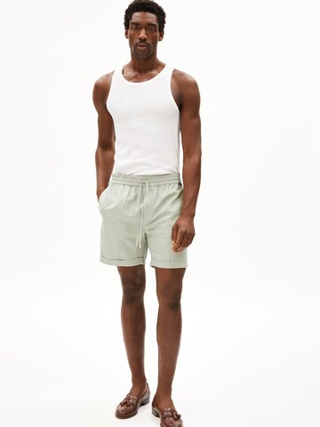 ARMEDANGELS Loosefit Broek 'JAACQUE LINO' in Groen: voorkant
