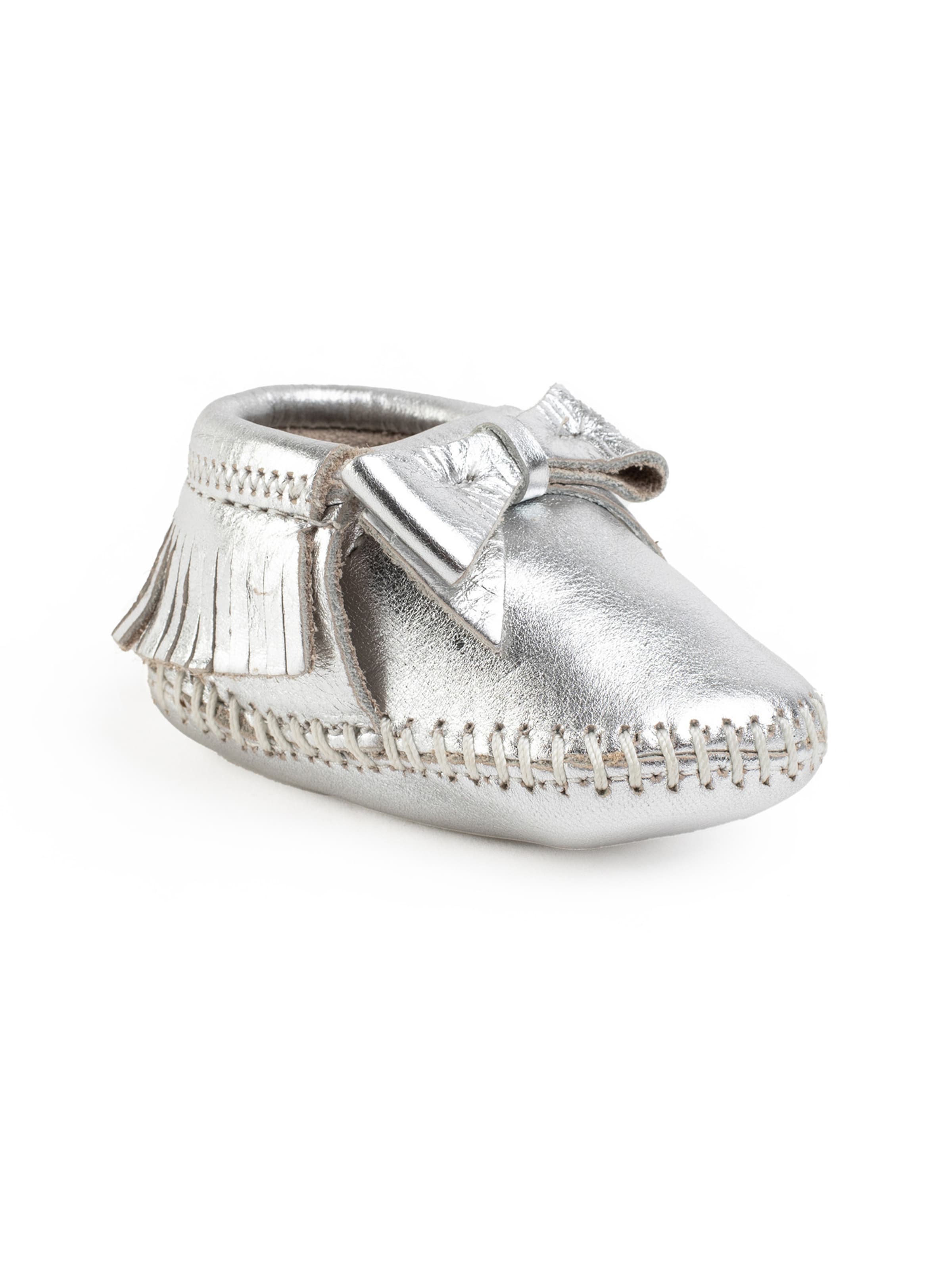 Scarpa bassa 'Rosie' di Minnetonka in argento