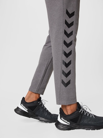 Effilé Pantalon de sport 'Ray 2.0' Hummel en gris