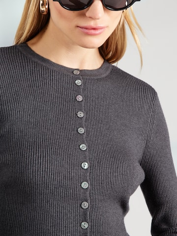 Geacă tricotată 'AWUKINO' de la VERO MODA pe gri