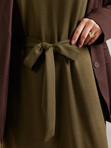 Abito 'VMCHALI' di Vero Moda Curve in verde