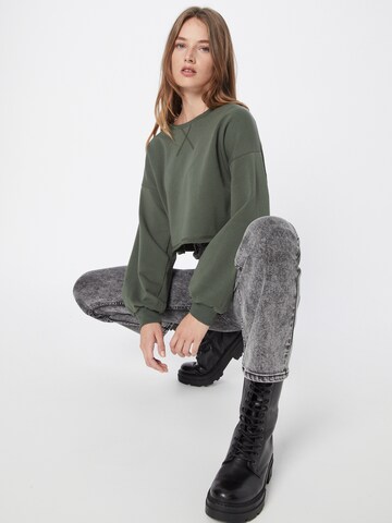 ABOUT YOU Sweatshirt 'Liam' in Groen