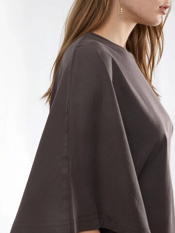 Busem T-Shirt in Braun