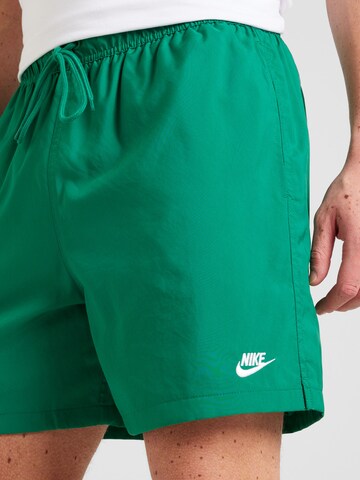 Nike SportswearLoosefit Hlače 'CLUB' - zelena boja