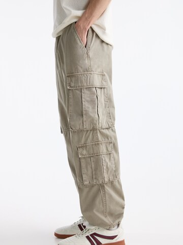 Pull&Bear Loose fit Cargo trousers in Grey