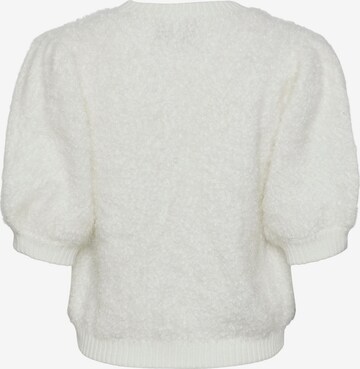 PIECES Пуловер 'FEE' в бяло