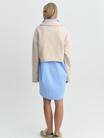 FEMSSY Bluzka sportowa 'COLLAR SWEATSHIRT GREY' w kolorze beżowy