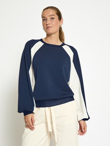 Sweat-shirt 'Dicette' Peppercorn en bleu : devant