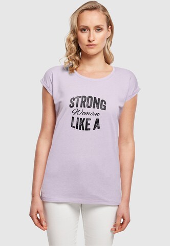 Merchcode Shirt 'WD - Strong Like A Woman' in Lila: voorkant