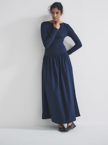 The Set Dress in Blue: front