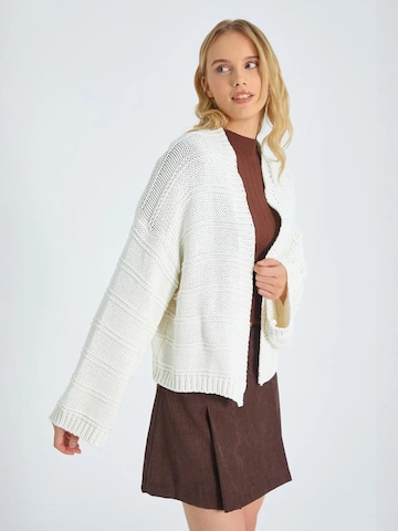 Cardigan 'Strickjacken' MixRay en blanc
