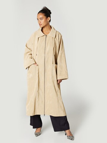 Bella x ABOUT YOU Between-seasons coat 'Hanna' in Beige