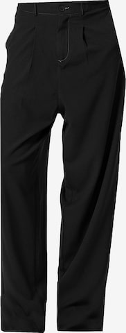 VAMOS CLO Pleat-Front Pants 'Columbia' in Black: front