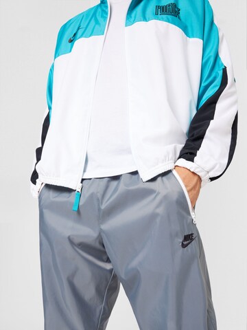 Effilé Pantalon Nike Sportswear en gris