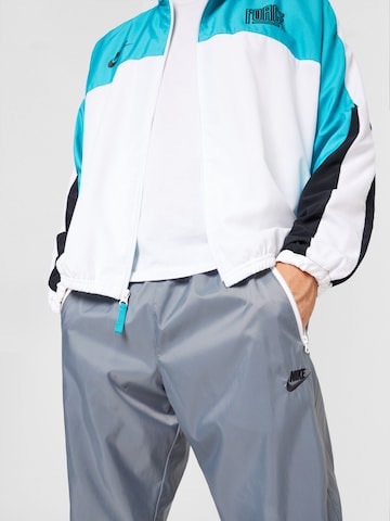Nike Sportswear Zúžený Kalhoty – šedá