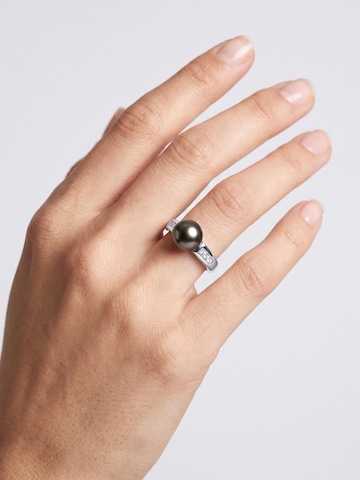 Ateliers Saint Germain Ring 'Poemana' in White