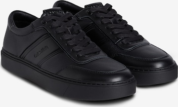 Baskets basses Calvin Klein en noir : devant