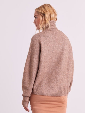 ABOUT YOU x Iconic by Tatiana Kucharova Pullover 'Nala' in Beige