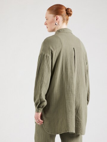 Camicia da donna 'CARTHYRA' di ONLY Carmakoma in verde