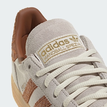 Sneaker bassa 'Handball Spezial' di ADIDAS ORIGINALS in bianco