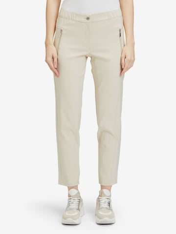 Betty Barclay Slim fit Pants in Beige: front