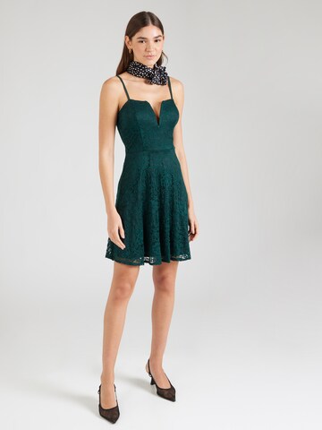 Robe de cocktail 'DOLLY' WAL G. en vert