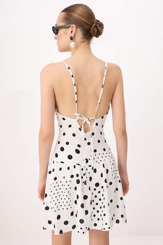Trendyol Zomerjurk in Wit