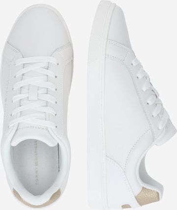 TOMMY HILFIGER Rövid szárú sportcipők 'Essential' - fehér