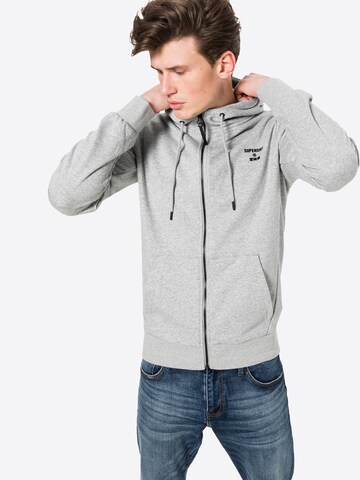 Veste de survêtement Superdry en gris : devant