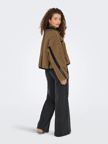 Veste fonctionnelle 'ONLPATTI' ONLY en marron