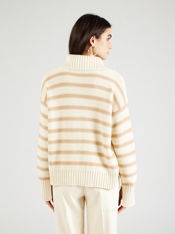 Twinset Sweter w kolorze biały
