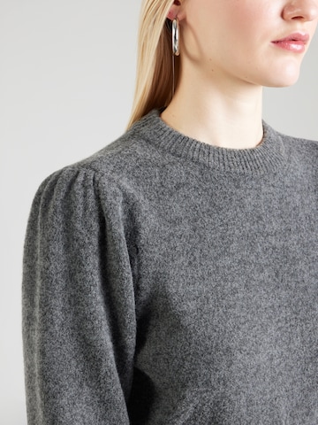 VILA Плетена рокля в сиво