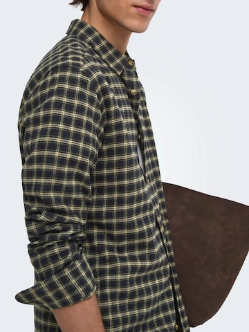 Coupe regular Chemise 'ONSGUDMUND' Only & Sons en noir