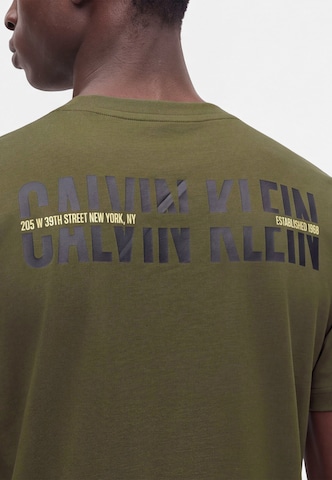 Tricou 'EASY' de la Calvin Klein Jeans pe verde