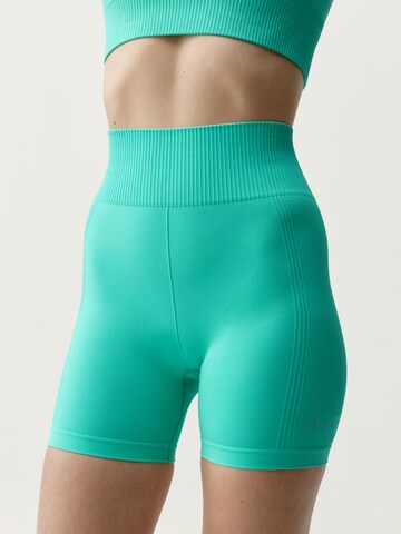 Born Skinny Sportshorts 'Lindy' in Grün: Vorderseite