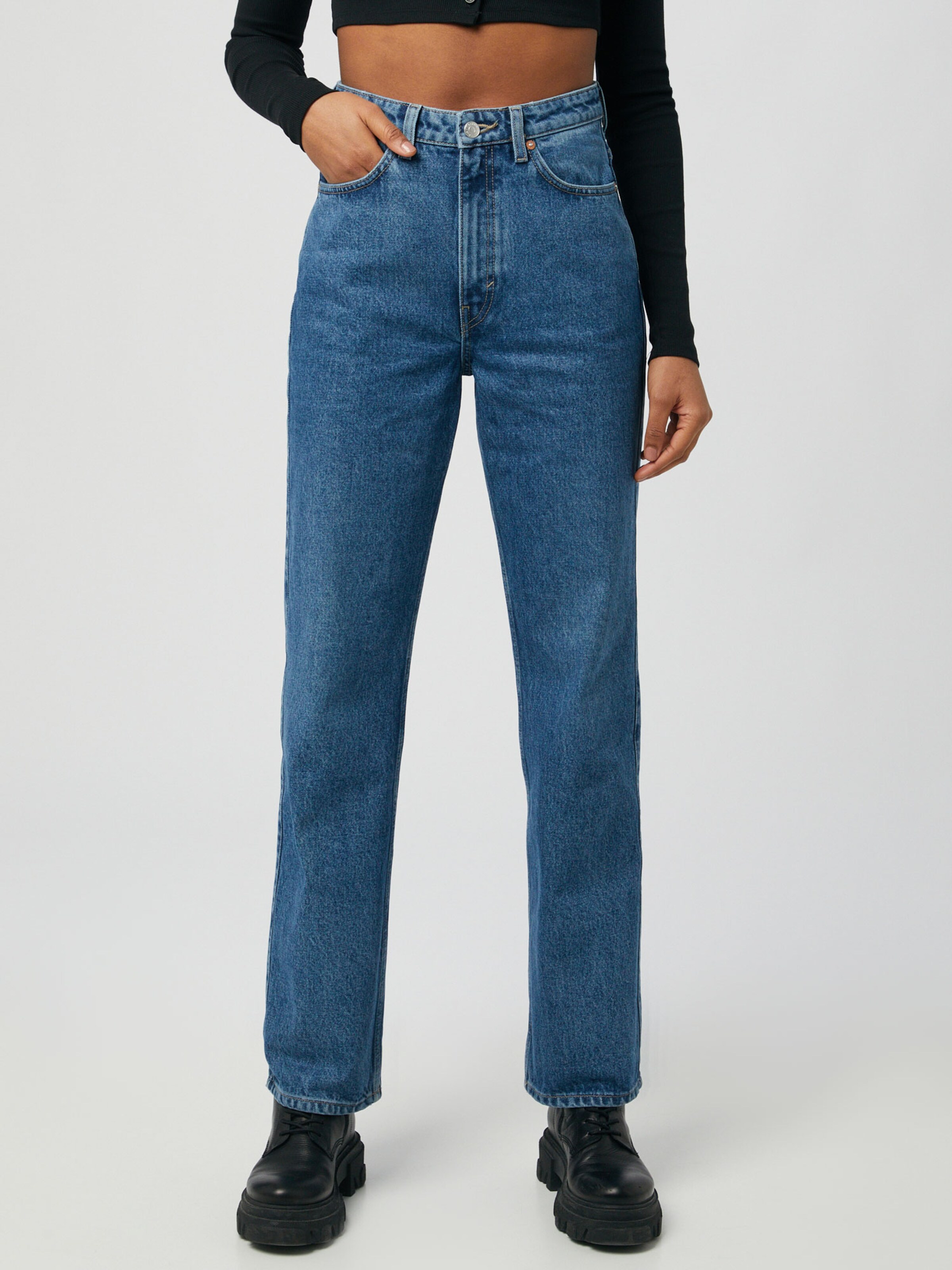 Frauen Jeans WEEKDAY Jeans 'Rowe Extra High Straight' in Blau - DJ18495