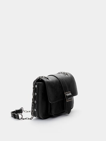 Pull&Bear Чанта с презрамки в черно