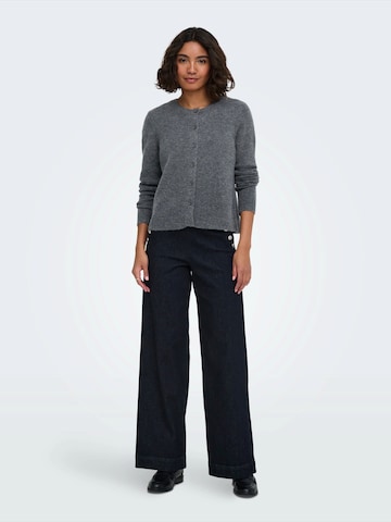 Cardigan 'ONLOLIVIA' ONLY en gris