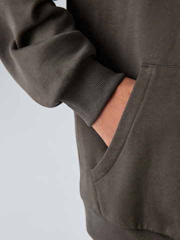 smALLSAINTS Sweatshirt in Braun