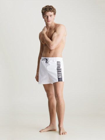 Shorts de bain 'Intense Power ' Calvin Klein Swimwear en blanc