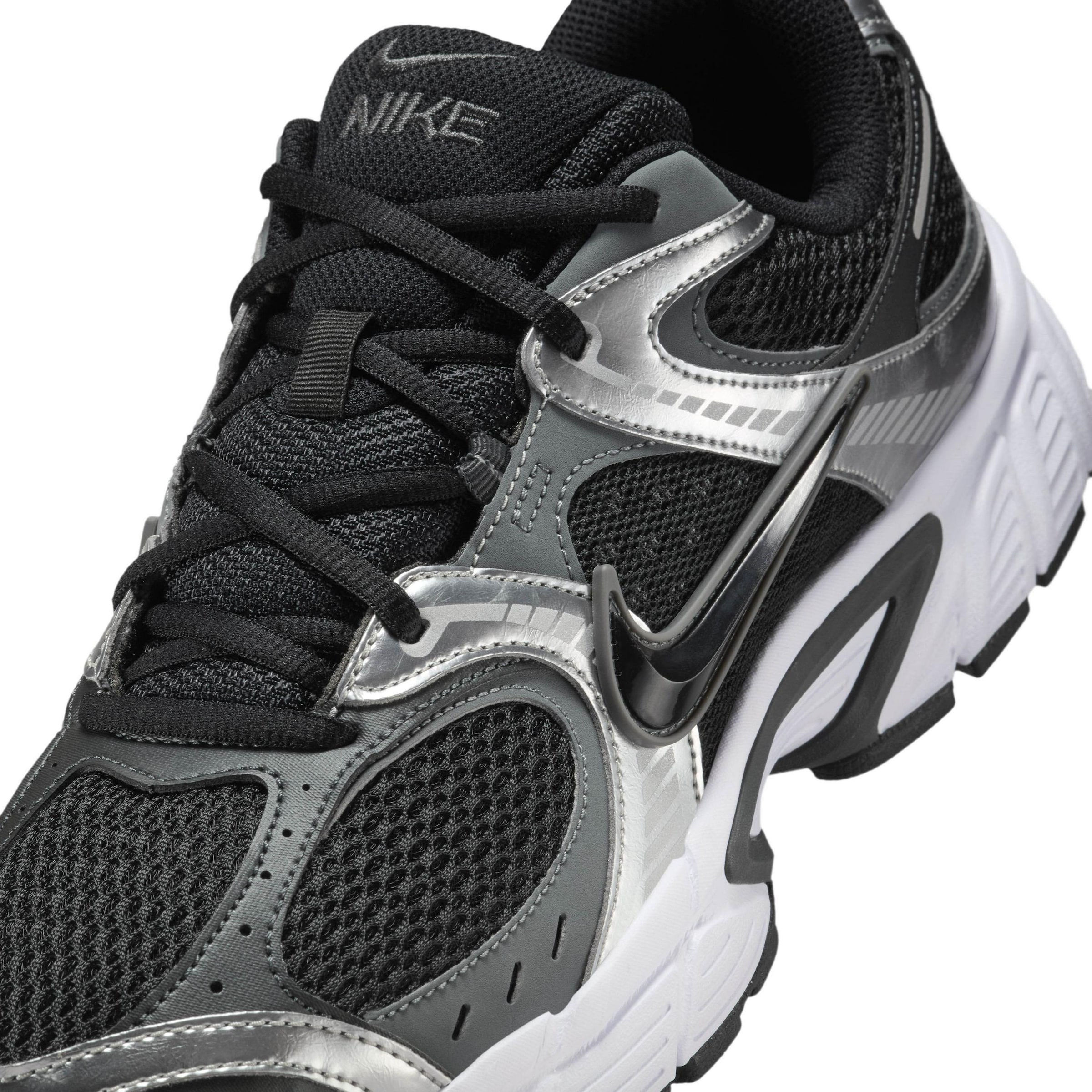 Nike Sportswear Trampki niskie 'V5 RNR' w kolorze szary