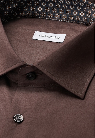 Fit confort Chemise business ' Schwarze Rose ' SEIDENSTICKER en marron