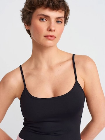 Dilvin Tanktops & Camis in Schwarz